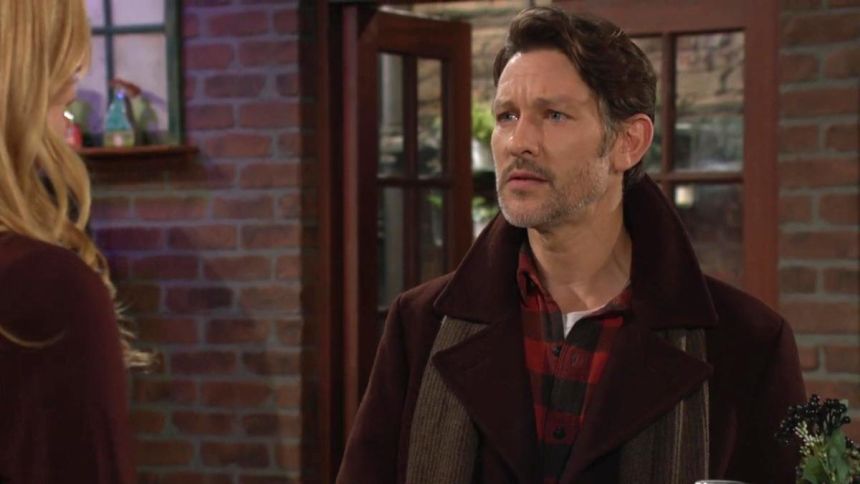 Daniel (Michael Graziadei) est surpris que Phyllis ait renoncé à aider les Abbott. Les Feux de l'Amour,
                     épisode 13298 (21 janvier 2026,
CBS)