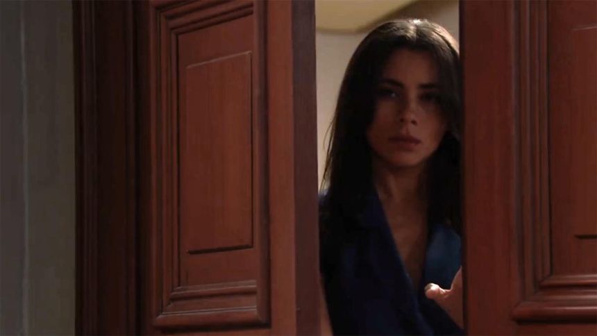 Daphne (Murielle Hilaire) est témoin d'un coup suspect... Amour, Gloire et Beauté/Top Models,
                     épisode 9721 (23 février 2026,
CBS)