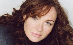 La popularité de Karina Logue, actrice dans Les Feux de l'Amour