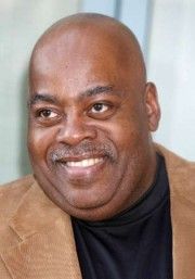 La popularité de Reginald VelJohnson, acteur dans Amour, Gloire et Beauté