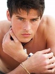 La popularité de Adam Gregory, acteur dans Amour, Gloire et Beauté
