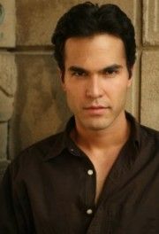La popularité de Adrian Alvarado, acteur dans Les Feux de l'Amour