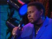 La popularité de Aaron Neville, personnage dans Les Feux de l'Amour