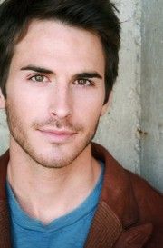 La popularité de Tyler Petit ami Rafe, personnage dans Les Feux de l'Amour