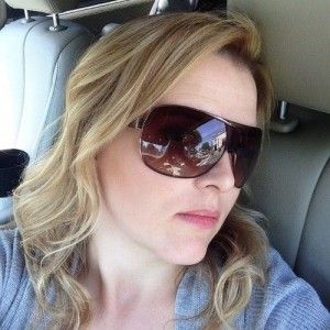 Marina Alburger,                                                         technicienne                                                    dans Les Feux de l&#039;Amour