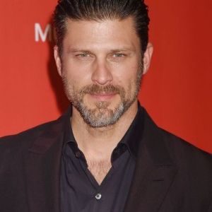 Greg Vaughan,                                     acteur                                                                        dans Les Feux de l&#039;Amour