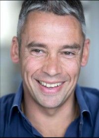 Olivier Chauvel,                                                                             voix française                                dans Amour, Gloire et Beauté