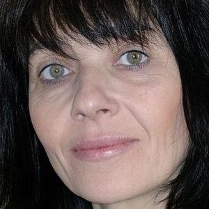 Nathalie Gazdik,                                                                             voix française                                dans Amour, Gloire et Beauté