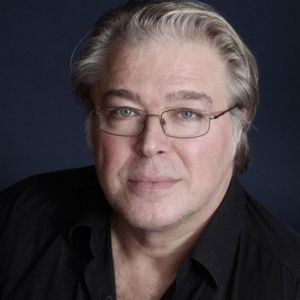 Frédéric Norbert,                                                                             voix française                                dans Amour, Gloire et Beauté