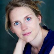 Chloé Berthier,                                                                             voix française                                dans Amour, Gloire et Beauté