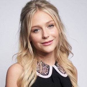 Alyvia Alyn Lind,                                     actrice                                                                        dans Les Feux de l&#039;Amour