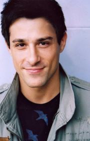 Ryan Caltagirone,                                     acteur                                                                        dans Les Feux de l&#039;Amour