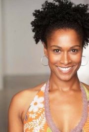 Martha Boles,                                     actrice                                                                        dans Les Feux de l&#039;Amour