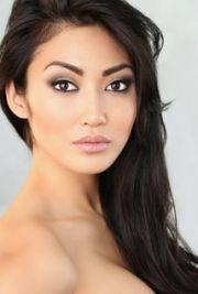Chasty Ballesteros,                                     actrice                                                                        dans Les Feux de l&#039;Amour
