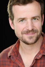 Michael Hyland,                                     acteur                                                                        dans Les Feux de l&#039;Amour