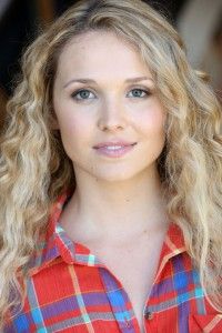 Ellie Bensinger,                                     actrice                                                                        dans Les Feux de l&#039;Amour