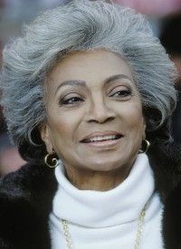 Nichelle Nichols,                                     actrice                                                                        dans Les Feux de l&#039;Amour
