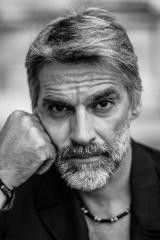 Michael Aragones,                                                                             voix française                                dans Les Feux de l&#039;Amour