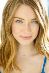 Courtney Grosbeck,                                     actrice                                                                        dans Amour, Gloire et Beauté