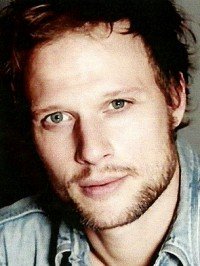 Axel Kiener,                                                                             voix française                                dans Les Feux de l&#039;Amour