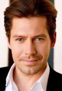 Alexander Carroll,                                     acteur                                                                        dans Les Feux de l&#039;Amour