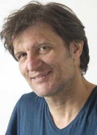 Laurent Larcher,                                                                             voix française                                dans Les Feux de l&#039;Amour