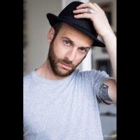 Romain Altché,                                                                             voix française                                dans Les Feux de l&#039;Amour
