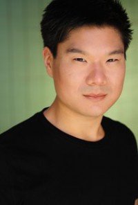 Arthur Keng,                                     acteur                                                                        dans Les Feux de l&#039;Amour