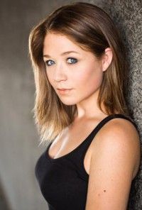 Mikayla Gibson,                                     actrice                                                                        dans Les Feux de l&#039;Amour
