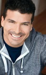 John Steven Rocha,                                     acteur                                                                        dans Les Feux de l&#039;Amour
