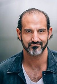 Brian Thomas Abraham,                                     acteur                                                                        dans Les Feux de l&#039;Amour