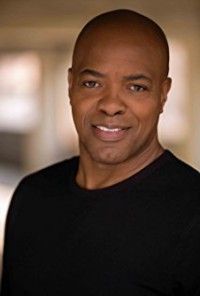 Kenneth Israel,                                     acteur                                                                        dans Les Feux de l&#039;Amour