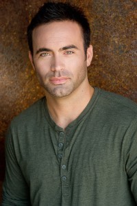 Bryant Romo,                                     acteur                                                                        dans Les Feux de l&#039;Amour