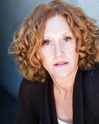 Julie Pearl,                                     actrice                                                                        dans Les Feux de l&#039;Amour