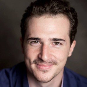 Nicolas Dussaut,                                                                             voix française                                dans Amour, Gloire et Beauté