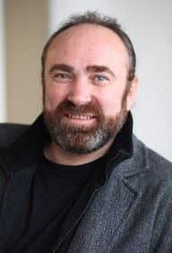 Bruno Magne,                                                                             voix française                                dans Les Feux de l&#039;Amour