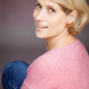 Sabeline Amaury,                                                                             voix française                                dans Les Feux de l&#039;Amour