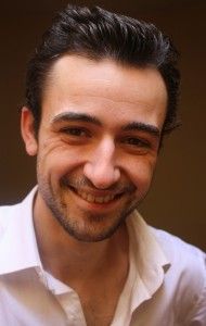 François Santucci,                                                                             voix française                                dans Les Feux de l&#039;Amour
