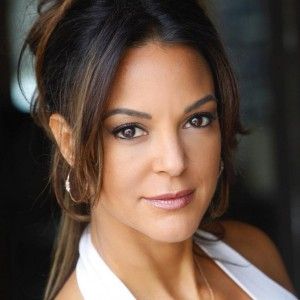 Eva LaRue,                                     actrice                                                                        dans Les Feux de l&#039;Amour