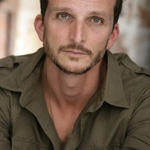 Aaron Behr,                                     acteur                                                                        dans Les Feux de l&#039;Amour