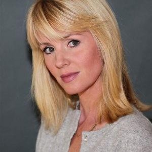 Wendy Benson Landes,                                     actrice                                                                        dans Les Feux de l&#039;Amour