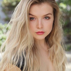 Anna Grace Barlow,                                     actrice                                                                        dans Les Feux de l&#039;Amour