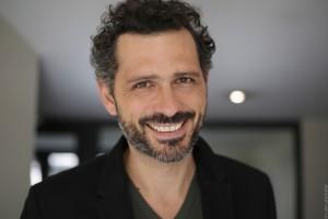 { name }},                                                                                                                            voix française
 dans Amour, Gloire et Beauté