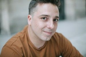 Jérémie Bédrune,                                                                             voix française                                dans Les Feux de l&#039;Amour