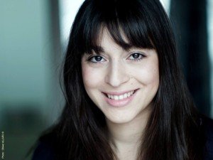 Flora Kaprielian,                                                                             voix française                                dans Amour, Gloire et Beauté
