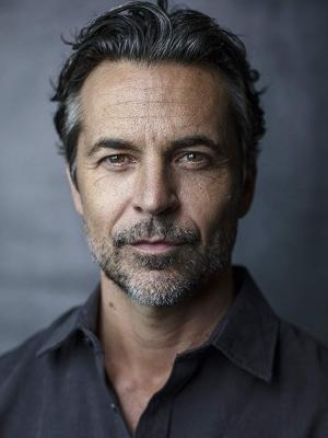 { name }},                                          acteur                                                                                  
 dans Les Feux de l'Amour