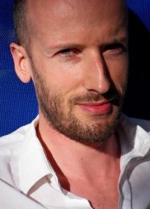 Fabien Jacquelin,                                                                             voix française                                dans Amour, Gloire et Beauté