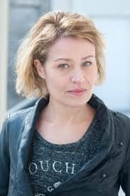Isabelle Desplantes,                                                                             voix française                                dans Les Feux de l&#039;Amour