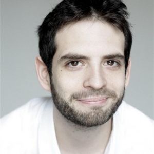 Thomas Sagols,                                                                             voix française                                dans Les Feux de l&#039;Amour