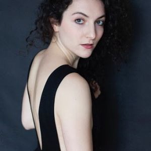 Fanny Bloc,                                                                             voix française                                dans Les Feux de l&#039;Amour